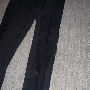 28” lace/mash side Lululemon leggings